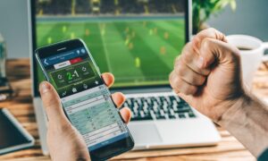 Torcedor vibrando pela aposta de futebol