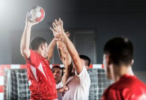 Time de handebol masculino jogando