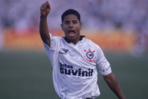 Jogadores com mais gols de falta na história